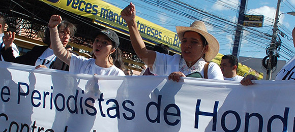 <p>TEGUCIGALPA.- El Presidente, Porfirio Lobo Sosa, anunció hoy que someterá a consulta un proyecto de...&nbsp;<a href='http://www.latribuna.hn/2012/01/27/sometera-presidente-lobo-a-consulta-regulacion-de-prensa/'></a></p>http://www.latribuna.hn/wp-content/uploads/2012/01/PERIODISTAS-MARCHA-580.jpg