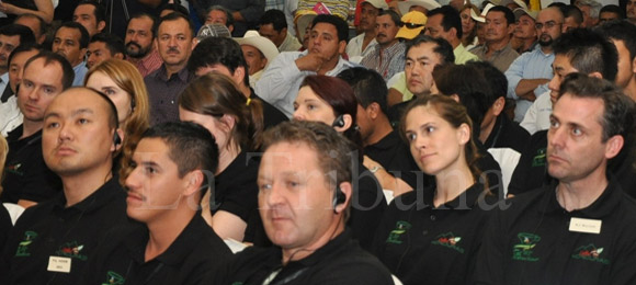<p>TEGUCIGALPA.-  El joven Boanerges Flores (32) desconocía que su pequeña finca de café heredada por...&nbsp;<a href='http://www.latribuna.hn/2012/05/20/cafe-hondureno-fascina-los-gustos-mas-refinados/'></a></p>http://www.latribuna.hn/wp-content/uploads/2012/05/EXELENCIA_3.jpg