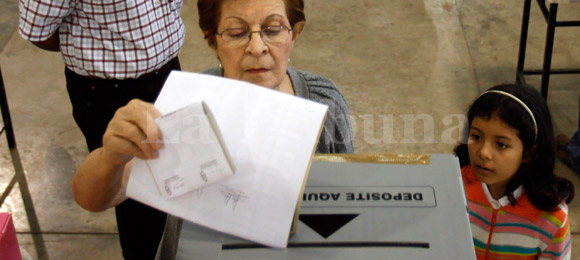 <p>TEGUCIGALPA.- La cacería de votos entre al menos 19 corrientes políticas se ha iniciado, unas con mayor...&nbsp;<a href='http://www.latribuna.hn/2012/05/20/movimientos-de-tres-partidos-politicos-a-la-caceria-de-votos/'></a></p>http://www.latribuna.hn/wp-content/uploads/2012/05/VOTANDO.jpg-580.jpg
