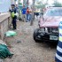 El motorista de este vehículo perdió el control del volante y se llevó de encuentro a varias personas que esperaban autobús.