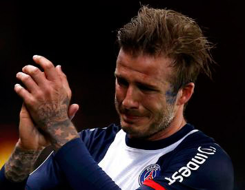 Con lágrimas David Beckham puso fin a su carrera como futbolista.