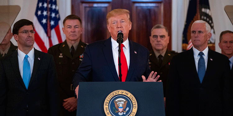 Trump cree en una vacuna en pocos meses, mientras Europa sale a tomar el aire