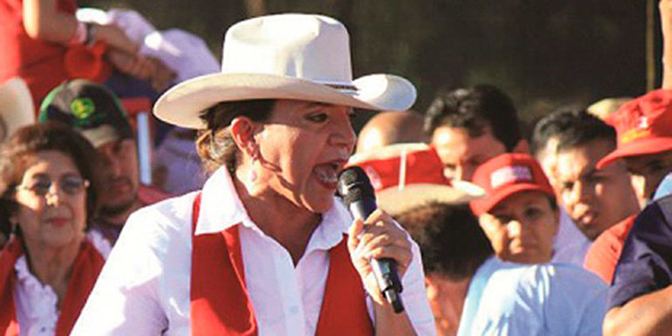 Xiomara castro aislada con síntomas de COVID-19