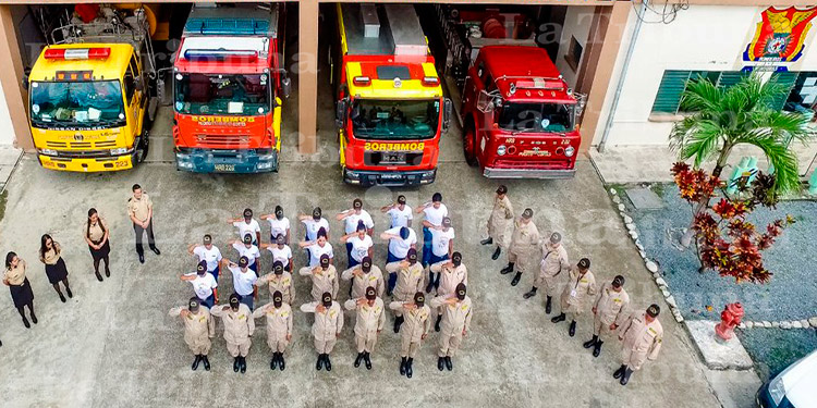 Cuerpo de Bomberos conmemoran su 65 aniversario, recordando a sus héroes caídos