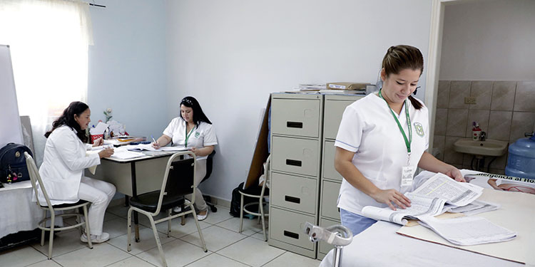 Unas 100 enfermeras permanecen aisladas por sospecha de COVID-19 en Honduras