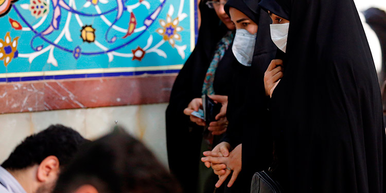 Drástico repunte de muertos e infectados por covid-19 en Irán, que reabrió mezquitas