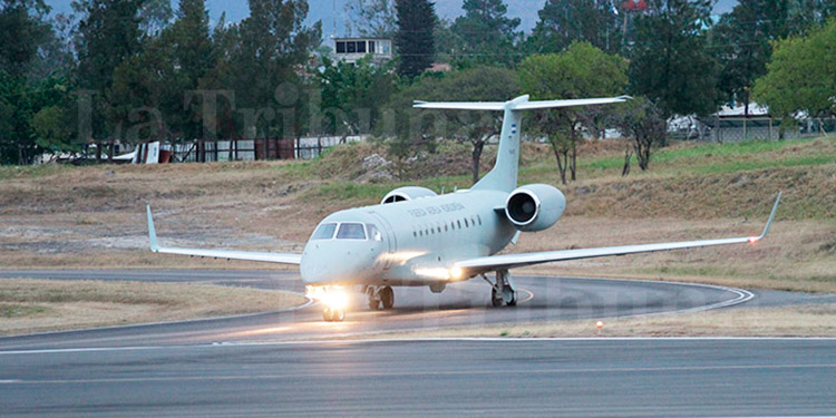 Implementan medidas para frenar el COVID-19; avión presidencial sale del país por insumos