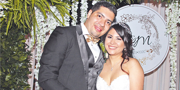 Roberto Aguilar y Maura Sánchez unen sus vidas ante Dios