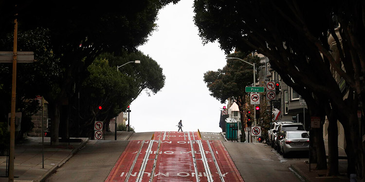 Distanciamiento social temprano en California ‘hizo la diferencia’ con COVID-19
