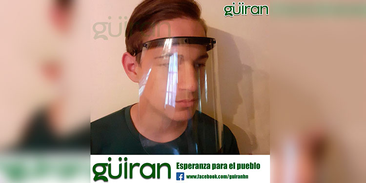Donan materiales para fabricar caretas que protegen a personal sanitario