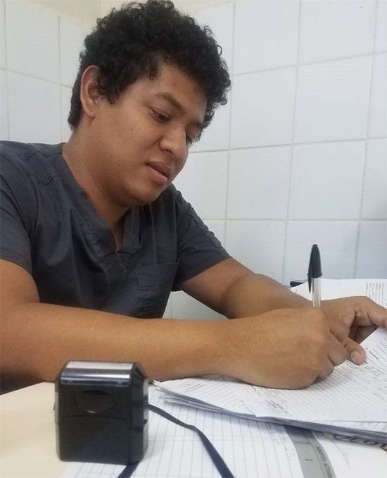 ¡Vivo de milagro!, tras caerle encima pesado contenedor