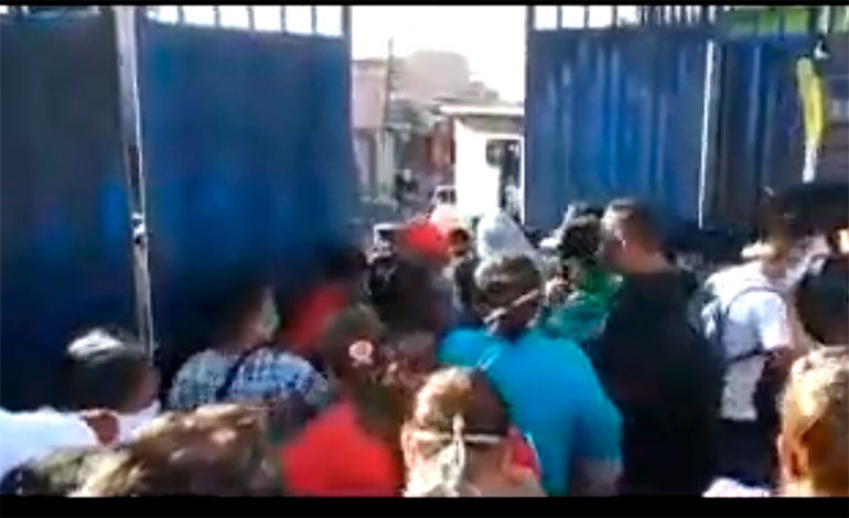 En tropel entran compradores al zonal Belén (Video)