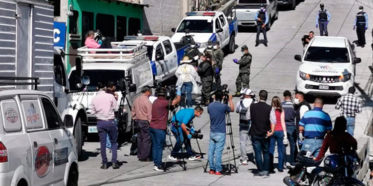 En cuarentena periodistas que ingresaron a la Lincoln