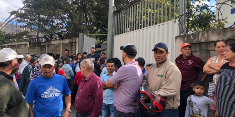 Colonia Fuerzas Unidas protesta contra racionamientos del SANAA