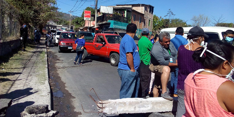 Protestan en Las Tapias por falta de alimentos, en crisis por COVID-19