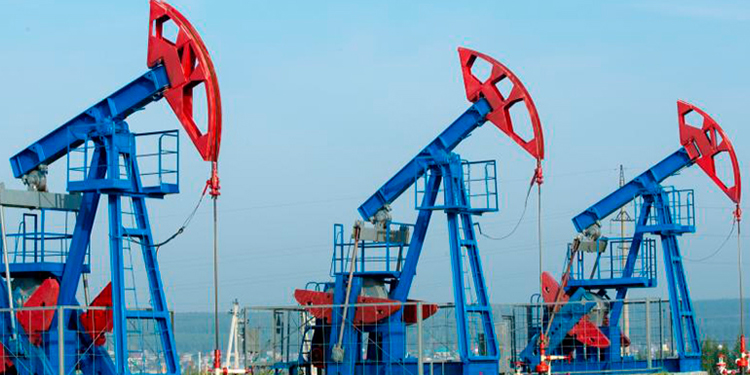Petróleo de Texas rebota y sube 10.38%
