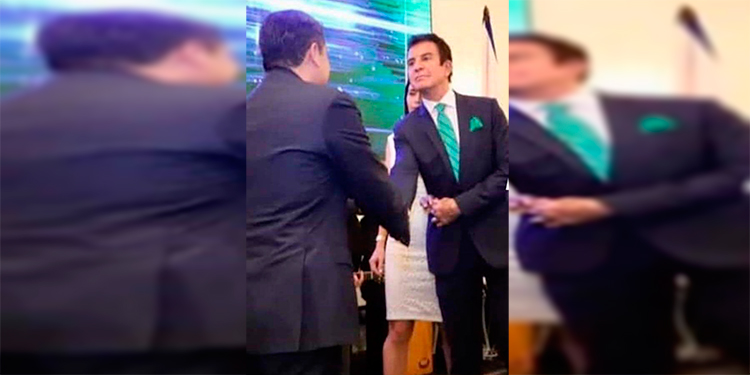 Video de Nasralla y Hernández estrechándose la mano causa polémica