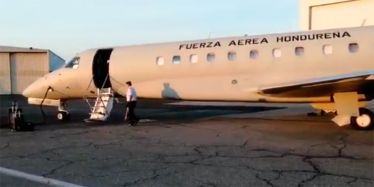 Avión de la FAH trae equipo biomédico para atender crisis (Video)