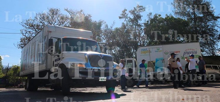 Banasupro manda a estas cuatro rutas las unidades móviles para abastecer de alimentos a la población