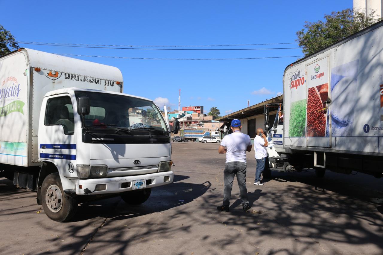 Banasupro manda a estas cuatro rutas las unidades móviles para abastecer de alimentos a la población
