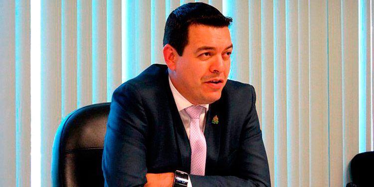 Ministro del Trabajo: ‘Empresas que no suspendan labores serán sancionadas’