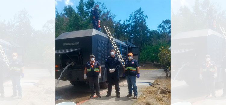 Policía Nacional despliega tanquetas antimotines en combate al COVID-19