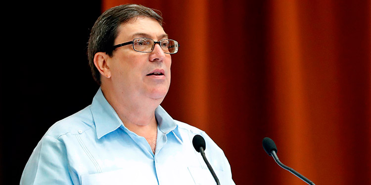 Cuba ve ‘ofensivas’ las críticas de EEUU a sus médicos en tiempos de pandemia