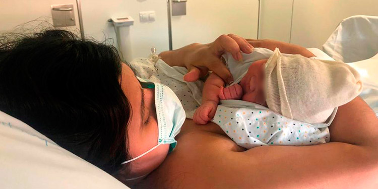 Cataluña ve nacer a su primer bebé sin COVID-19; su madre es una hondureña contagiada