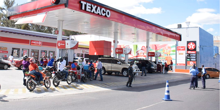 Conductores abarrotan gasolineras de Tegucigalpa