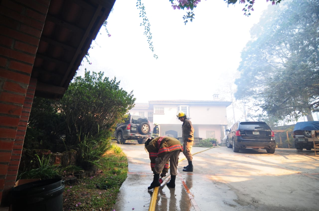 Cinco residencias de diplomáticos en riesgo por incendio forestal en El Hatillo (Video/Galería)