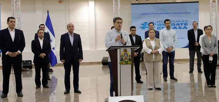 Juan Orlando Hernández: "la salud de las personas es lo primero"