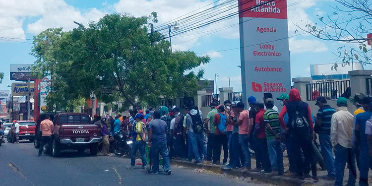 Quintín Soriano lamenta locura en los bancos
