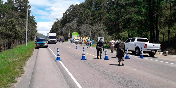 Retén cierra el paso en carretera a Olancho (Video)