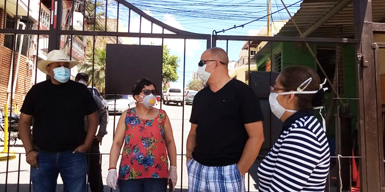 Vecinos de residencial Centroamericana protestan por albergue en la Villa Olímpica