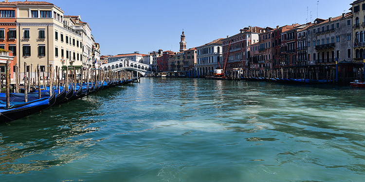 Venecia luce limpia por la detención del tráfico de lanchas ante el COVID-19 (Video/Galería)