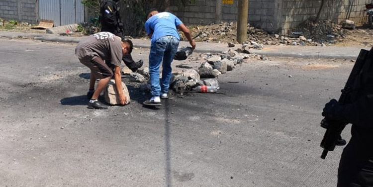Antimaras le cae a grupos que piden dinero en calles