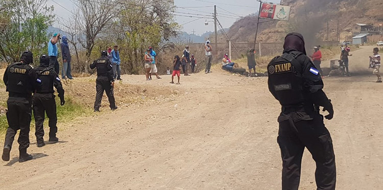 Antimaras le cae a grupos que piden dinero en calles