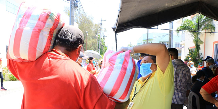 Entregan alimento a hondureños dedicados a la economía informal en El Progreso (Vídeo)