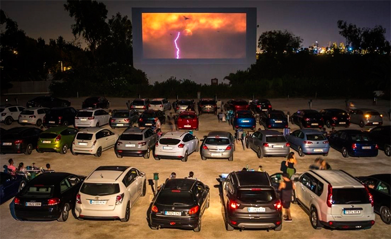 Un autocine en Florida revive la nostalgia gracias a la pandemia
