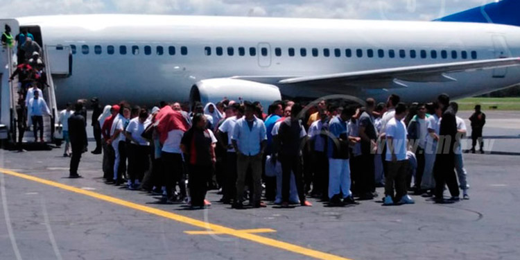 México retorna 232 migrantes tras motín