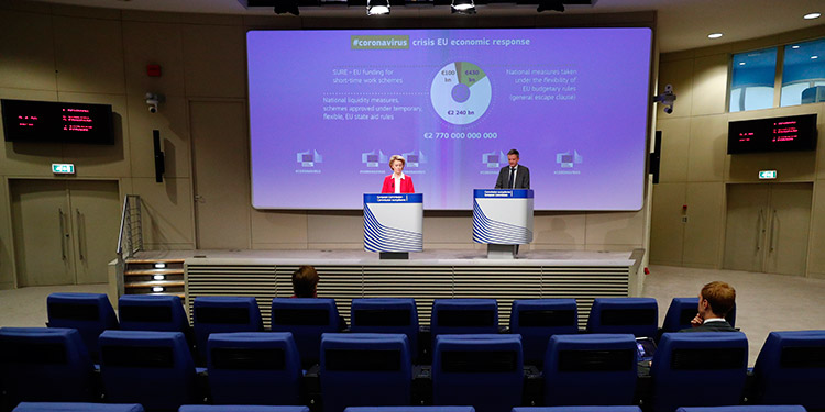 Dimite el científico jefe de la UE al no progresar su plan contra la COVID-19