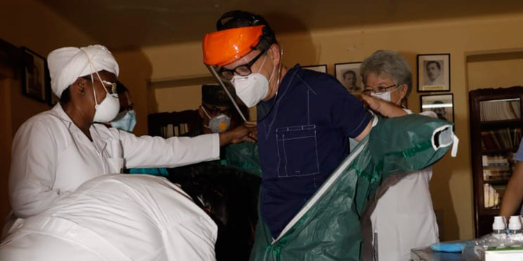 Hospitales reciben equipos de bioseguridad