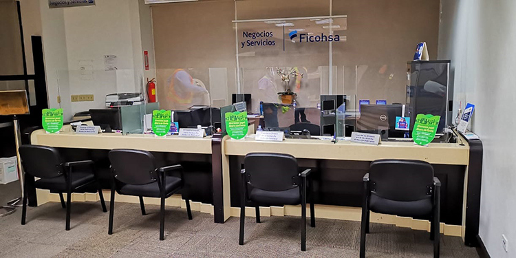 FICOHSA instala acrílicos para ofrecer mayor bioseguridad a sus clientes
