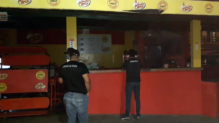 Intensifican operativos para negocios respeten 'toque de queda' en la capital