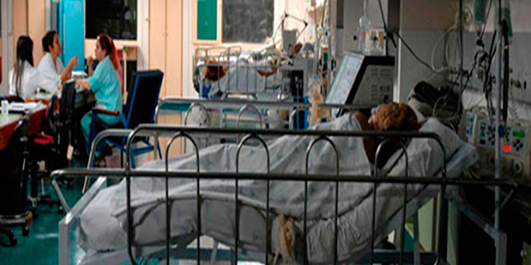 COVID-19 causa cientos de muertes de médicos, policías y periodistas en Perú