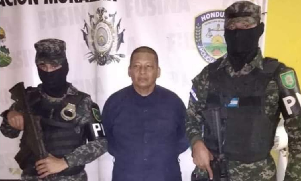 Detienen a Santiago Zúniga por irrespetar toque de queda