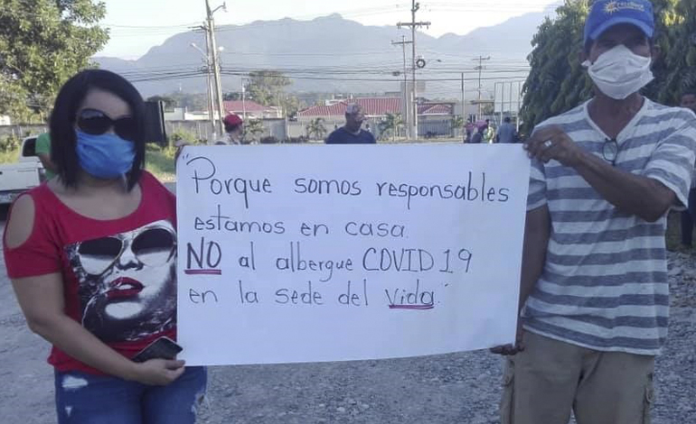 Vecinos sitian la sede del Vida y Complejo de los Palacios