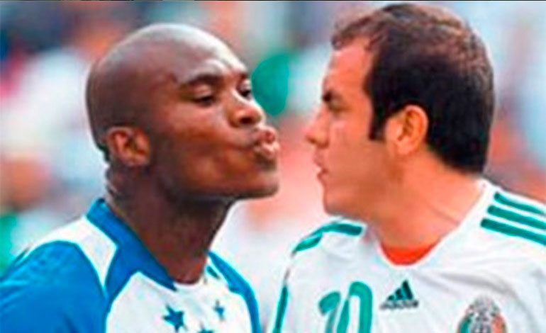 En el Día Internacional del Beso, recordamos a Samuel Caballero y Cuauhtémoc Blanco