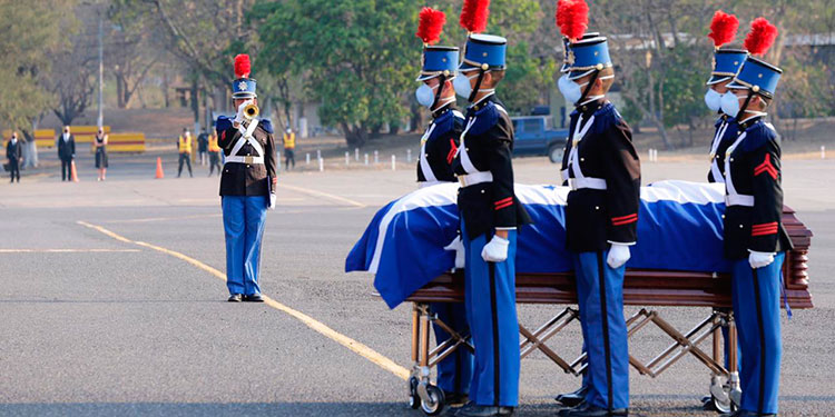 Cuerpo de expresidente Callejas fue recibido en ceremonia sencilla (Galería)