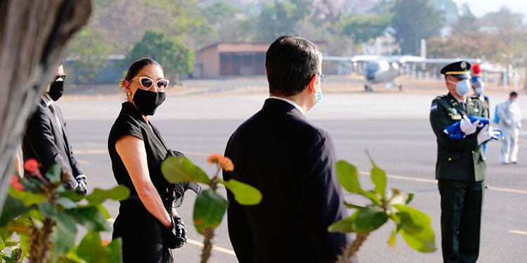 Cuerpo de expresidente Callejas fue recibido en ceremonia sencilla (Galería)